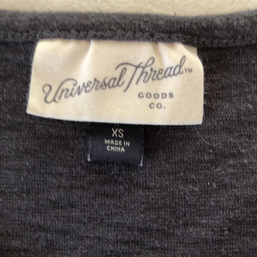 Universal Thread Top - Picture 2 of 2